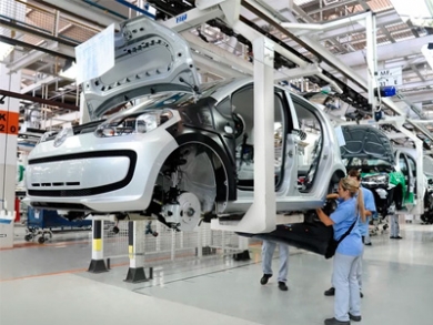 Volkswagen retoma produo em trs turnos no ABC