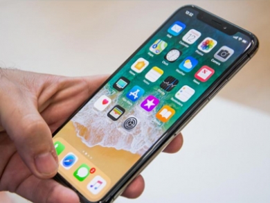 Um exrcito de mquinas CNC para usinar o iPhone